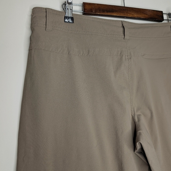 Lucy Women's Light Tan Athletic Casual Khaki Outdoor Hiking Shorts Size Large - Picture 12 of 14